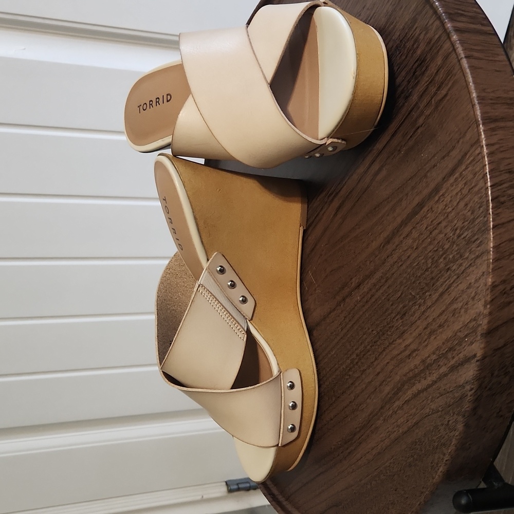 Torrid wedge - Picture 2 of 4